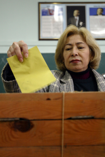 トルコで大統領公選制を問う国民投票