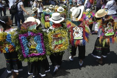 コロンビアで「花の祭典」、最大の目玉は伝統のパレード