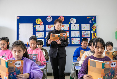 中国農村部の学校教師 大卒生が76％を突破