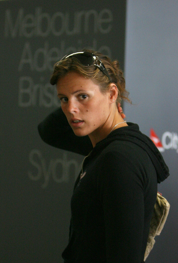 ＜第12回世界水泳選手権＞マナドゥ メルボルン空港に到着 - オーストラリア