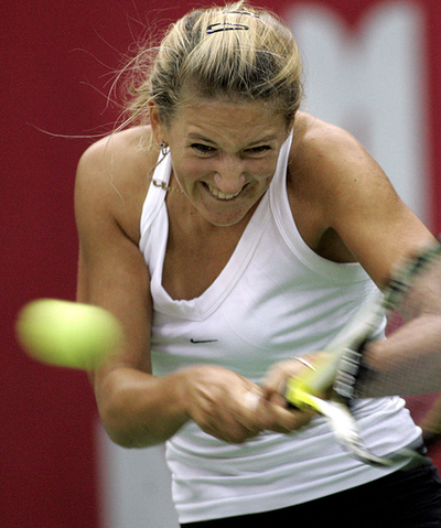 アザレンカ シャラポワ降し準々決勝進出を決める