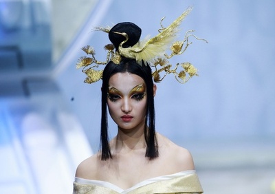 地元デザイナーらが華やかに新作発表、中国ファッションウィーク