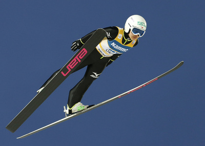 高梨が今季4勝目、総合連覇に望みつなぐ ジャンプW杯女子