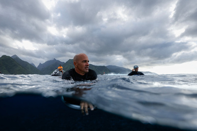 サーフィン界のレジェンド、パリ五輪会場のタワー建設に反対