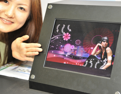 専用眼鏡なしで立体表示、ディスプレーの国際展示会「FPD International 2008」開幕