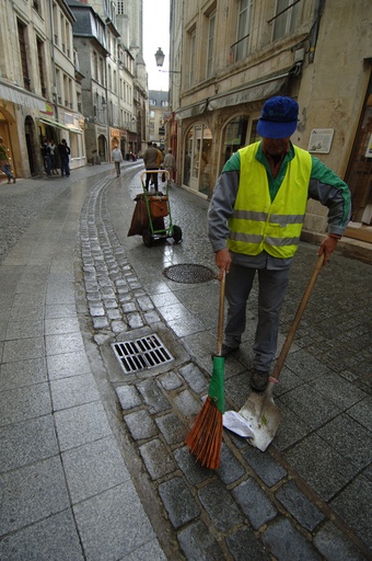 インドで発覚の偽役所、なんと出生証明書まで発行