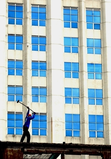 「ストレス発散に客室の破壊」とスペインのホテルが参加者募集