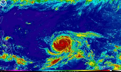 台風9号、猛烈な勢力でグアムへ接近、最大瞬間風速90m