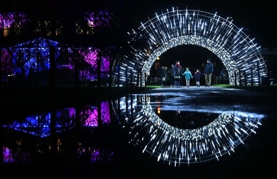 英キュー王立植物園でクリスマスイルミネーション