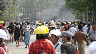 動画:ミャンマー、最大都市ヤンゴンの一部に戒厳令 デモで15人死亡