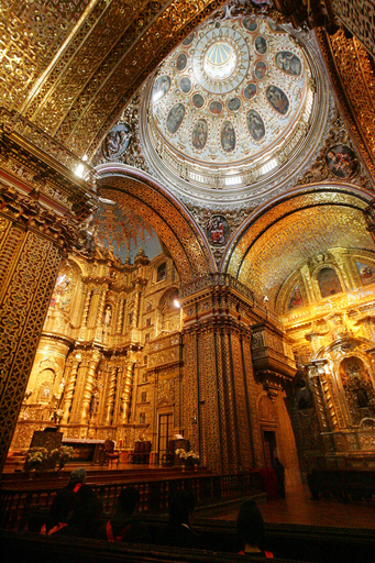 金細工の壮麗な輝き、エクアドル首都のCompania de Jesus教会