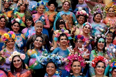 【今日の1枚】ボディーペイント姿の乳がんを克服した女性たち メキシコ