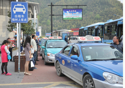 意識不明の乳幼児を乗せて病院へ爆走したタクシー　中国・浙江省