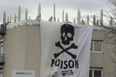 環境活動家がPFAS生産停止訴え工場に侵入、8人逮捕 仏