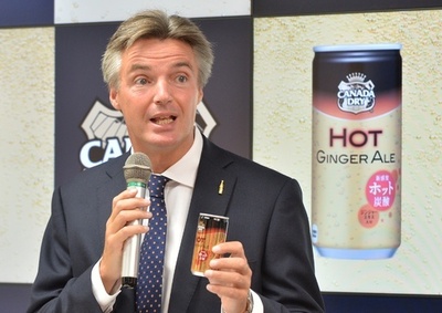 日本コカ・コーラ、温めて飲む炭酸飲料を発表 10月に発売