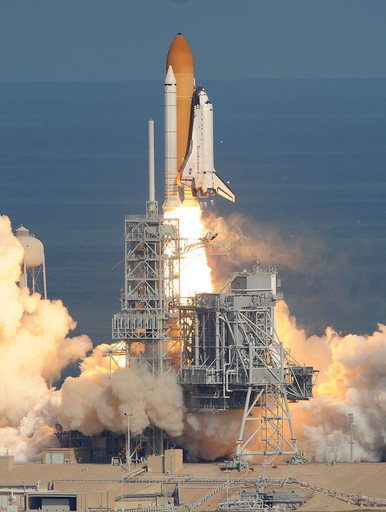 スペースシャトル「アトランティス」打ち上げ、ISSの予備機材など運搬