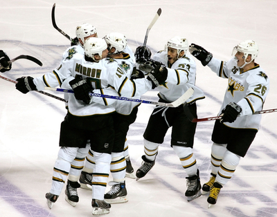 スターズ シャークスを下しプレーオフ準決勝・第1戦を白星で飾る