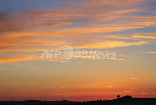 穏やかな田舎の景色 夏の夕焼け イタリア 写真2枚 ファッション ニュースならmode Press Powered By Afpbb News