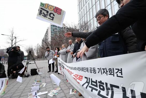 クーパン「5万ウォンクーポン」に不満続出…韓国で進む「脱クーパン」と「クーポン拒否」運動