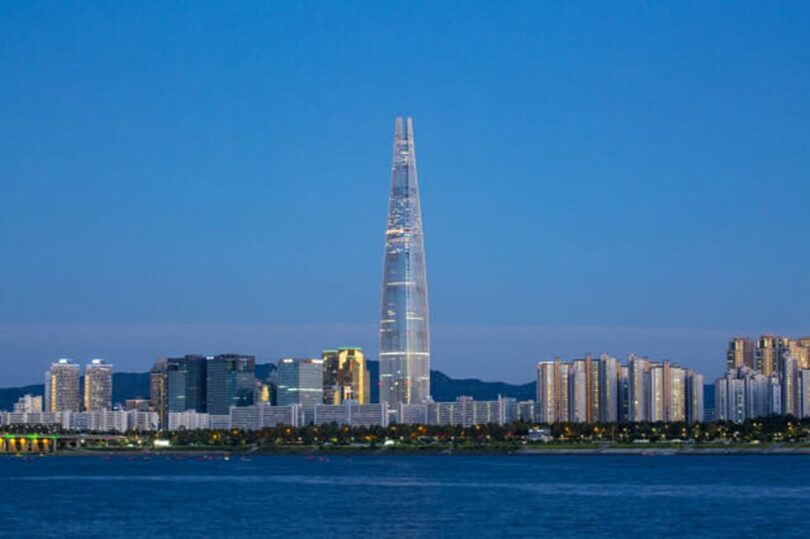 水熱エネルギーシステムを導入したロッテワールドタワー＝ClipartKorea(c)KOREA WAVE