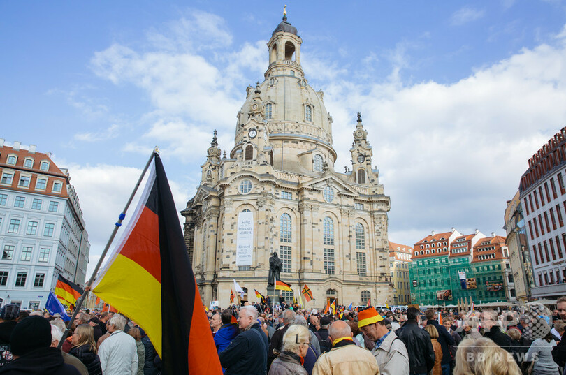 「移民に反対するドイツの人々」