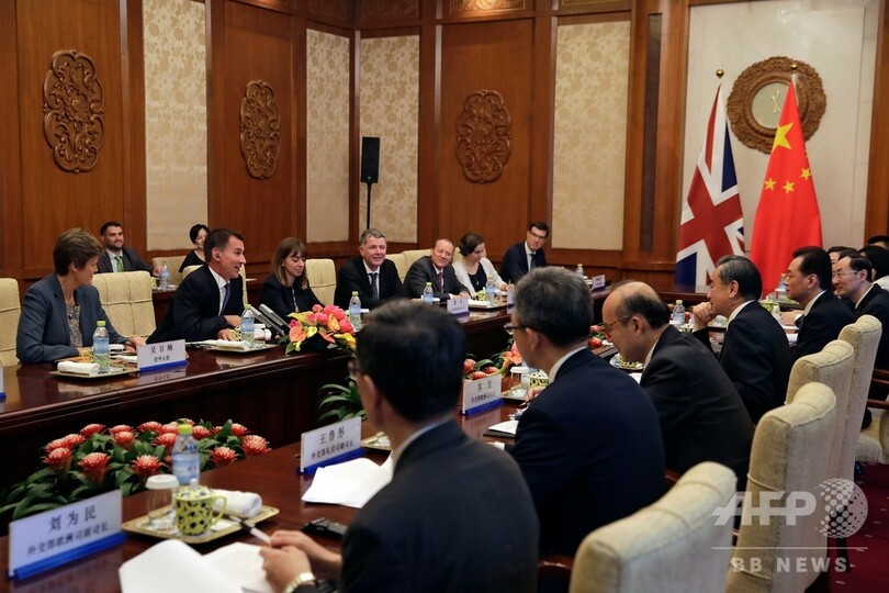 妻は日本人？中国人？ 訪中の英外相、会談の席で言い間違い