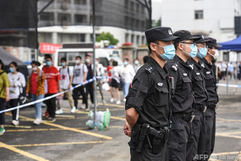 中国で学生数千人がデモ 学校統合に抗議 学長を人質に
