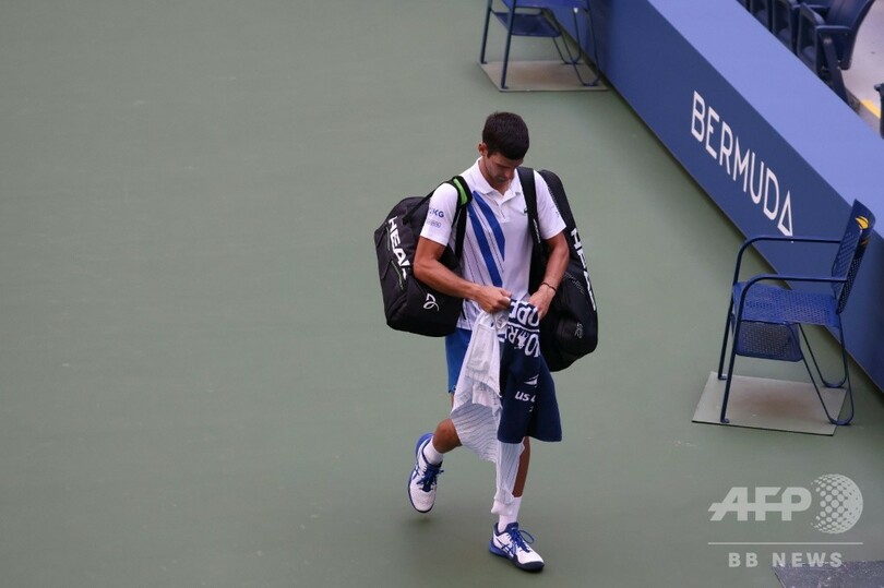 ジョコビッチが失格、線審に意図せずボール打ち込む 全米OP