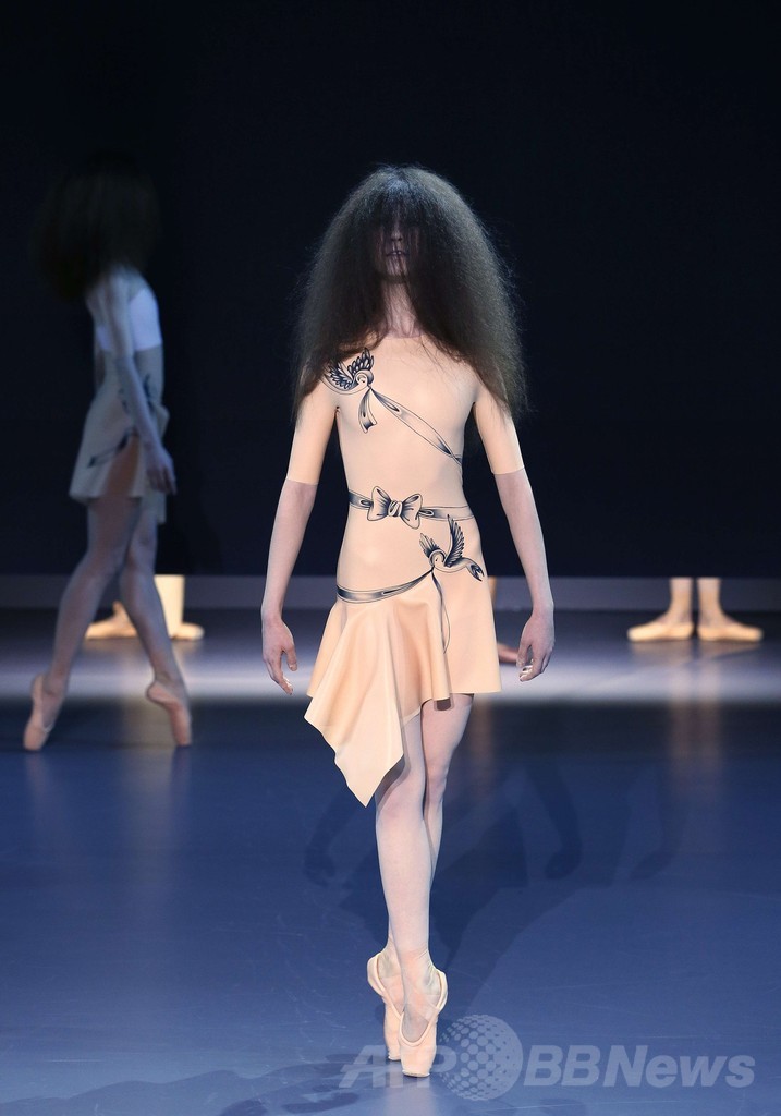 ＜14年春夏パリ・オートクチュール＞ヴィクター＆ロルフ