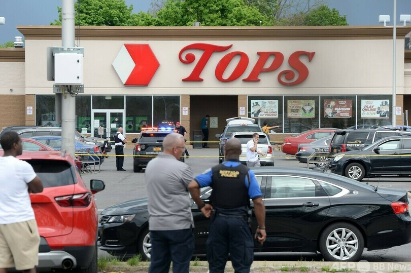 米NY州のスーパーで18歳が銃乱射、10人死亡 憎悪犯罪で捜査