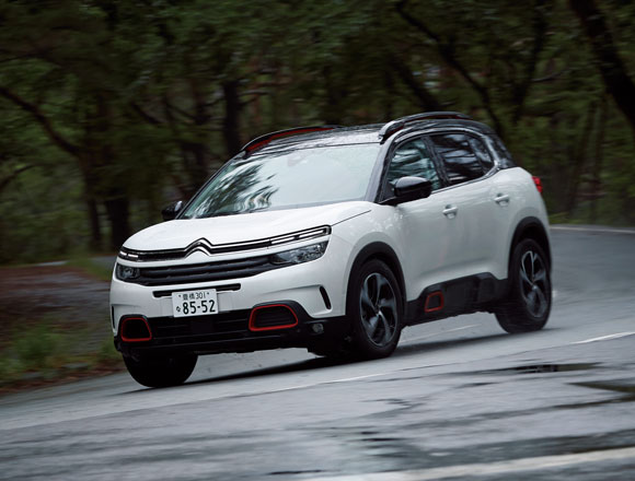 シトロエンらしさ全開。 新型SUV、C5エアクロスに乗る。 シトロエンらしさ全開。 新型SUV、C5エアクロスに乗る。