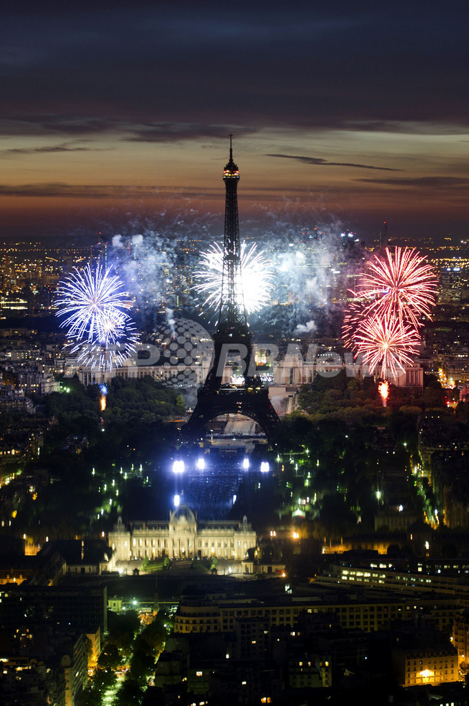 仏革命記念日、パリを彩るパレードや花火 写真16枚 国際ニュース:AFPBB News