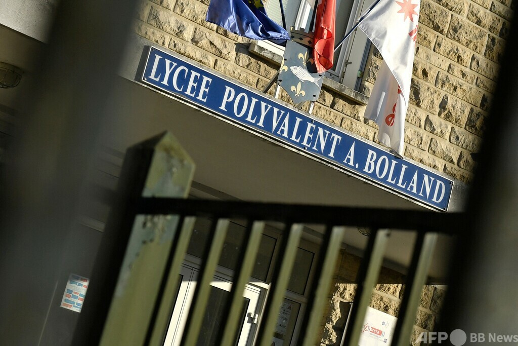 いじめ自殺生徒の両親「憤慨」 通報時に当局から名誉棄損の警告 仏 写真7枚 国際ニュース:AFPBB News