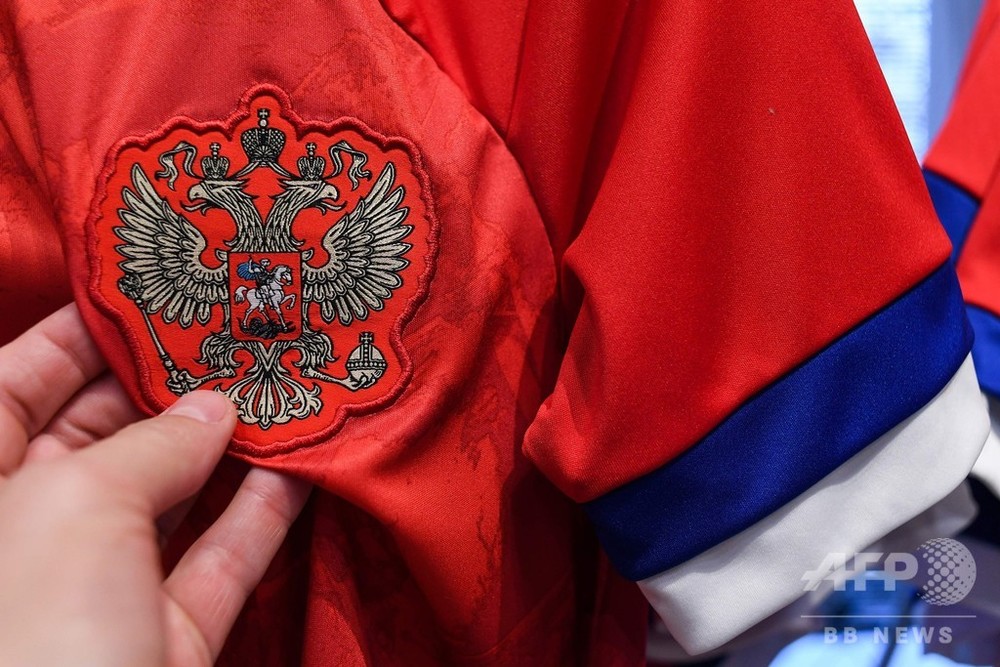 サッカーロシア代表、アディダスの新ユニ着用を拒否 袖配色が国旗と逆 写真4枚 国際ニュース：AFPBB News