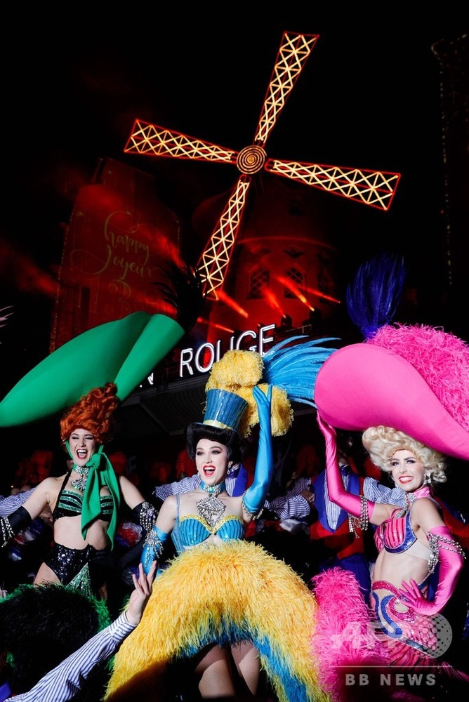 「ムーランルージュ」130周年、花火の下でフレンチカンカン 写真28枚 国際ニュース：AFPBB News