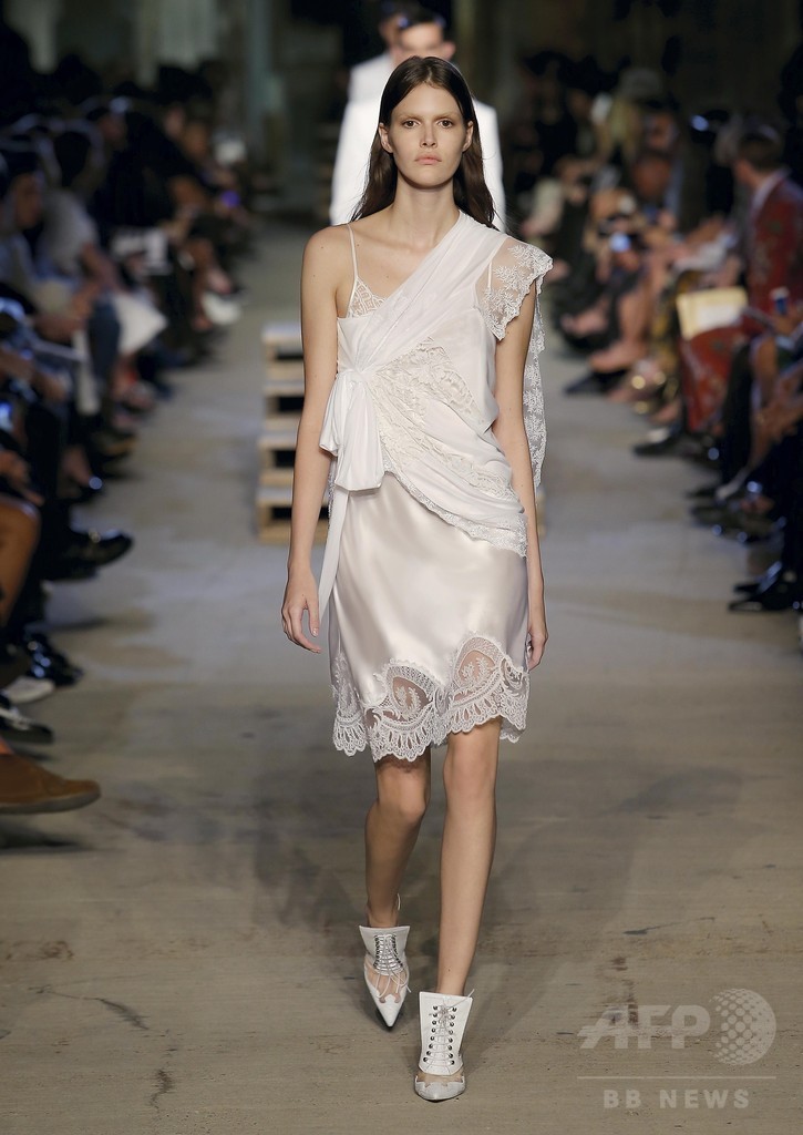 「ジバンシィ」16年春夏コレクション