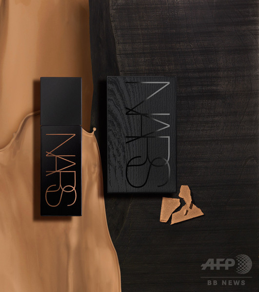 「ナーズ」タヒチに着想を得たブロンズコレクション