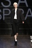 米ニューヨーク市内で発表された「DKNY」15/16年秋冬コレクション（2015年2月15日撮影）。(c)AFP/Getty Images/Neilson Barnard