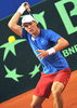男子テニス国別対抗戦、デビスカップ（%%2009 Davis Cup%%）ワールドグループ準決勝、クロアチア対チェコ。初日はシングルス2試合が行われ、チェコが2連勝を飾り準決勝進出に王手をかけた。

　チェコは第1試合でラデク・ステパネク（%%Radek Stepanek%%）がイヴォ・カルロビッチ（%%Ivo Karlovic%%）に6-7、7-6、7-6、6-7、16-14で勝利し、第2試合ではトマス・ベルディハ（%%Tomas Berdych%%）がマリン・チリッチ（%%Marin Cilic%%）を6-3、6-3、3-6、4-6、6-3で下した。写真はリターンショットを放つトマス・ベルディハ。（2009年9月18日撮影）(c)AFP/HRVOJE POLAN