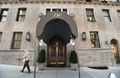 米ニューヨーク（New York）・マンハッタン（Manhattan）の一等地にある、約48億円で売りに出されたフランス国連大使邸がある高級マンション（2014年4月10日撮影）。(c)AFP/Stan HONDA