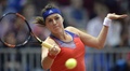 女子テニス、国別対抗戦フェドカップ、ワールドグループ1部準決勝、ロシア対ドイツ。リターンを狙うロシアのアナスタシア・パフリュチェンコワ（2015年4月18日撮影）。(c)AFP/ALEXANDER NEMENOV