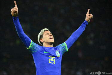 ブラジル代表FWがプロポーズ W杯メンバー選出直後にサプライズ 写真2枚
