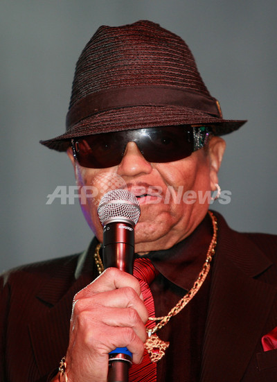 マイケルさん父、「50回ものロンドン公演は無理だった」 写真1枚 国際