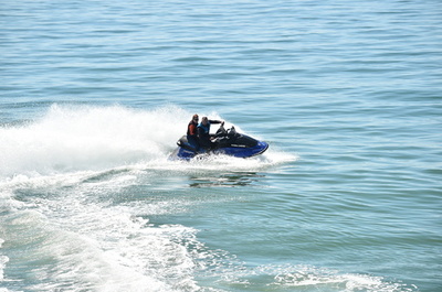 水上バイクで迷子になり誤って越境、観光客2人射殺 アルジェリア