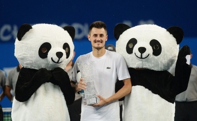 トミックが3年ぶりツアーV、成都OPでトップシード下す