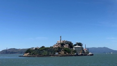 動画:「アルカトラズ再建」 直前に放送の映画に着想か SNSで嘲笑