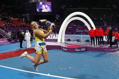 サバレンカが亡き父にささげる優勝、クビトバ破ってカタールOP制す