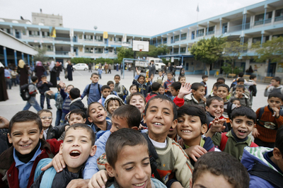 ガザ大規模空爆から1年、今もがれきに暮らす人びと