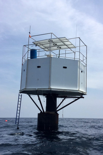 タイ軍、海上ハウス撤去へ 建設したビットコイン長者の男女は逃走