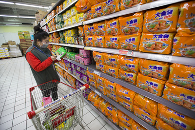 中国で進むインスタントラーメン離れ 相次ぐ値上げも「関係ない」